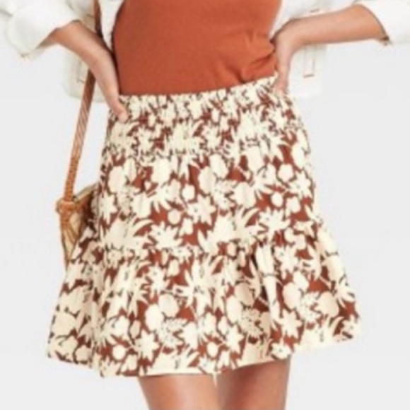 Universal Thread Dresses & Skirts - NWT Universal Thread Floral Ruffle Skirt Size Medium